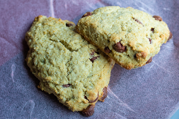 matcha-scones-with-dark-chocolate-chips